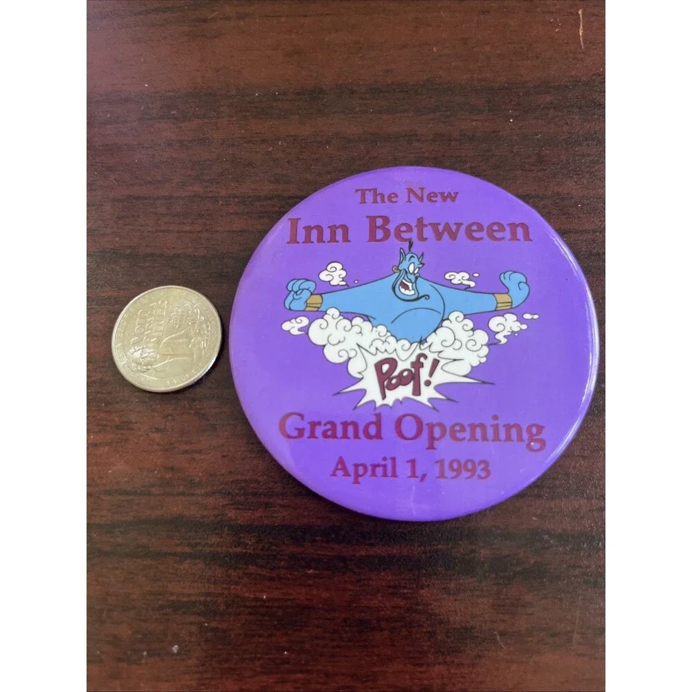 Disneyland The New‎ Inn Between Grand Opening April 1993 Genie Button Pin